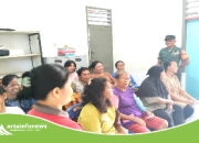 Bersama Warga,Babinsa Pastikan Pembagian Bantuan Pangan 2025 Berjalan Lancar