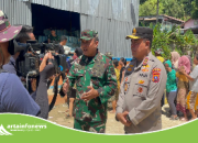 Kapolda Sumut San Pangdam I/BB Turun Langsung Bagikan beras Untuk Korban Bencana di Tapanuli Tengah